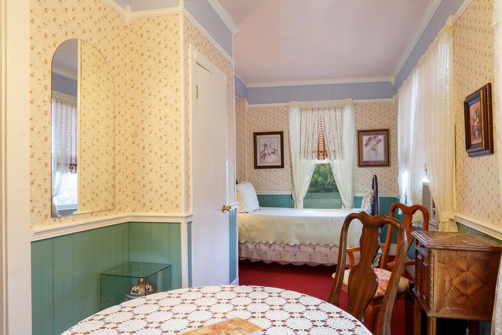 Roseberry House Bed And Breakfast Susanville Exteriör bild